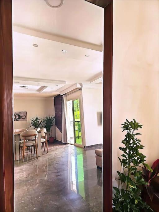Stylish Luxury Furnished Apartment *