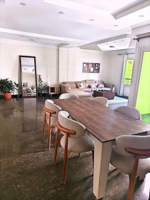 Stylish Luxury Furnished Apartment *